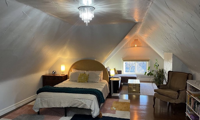 Covington Apartment | Chic Boho Studio in Covington - Steps from Wedding Venue
