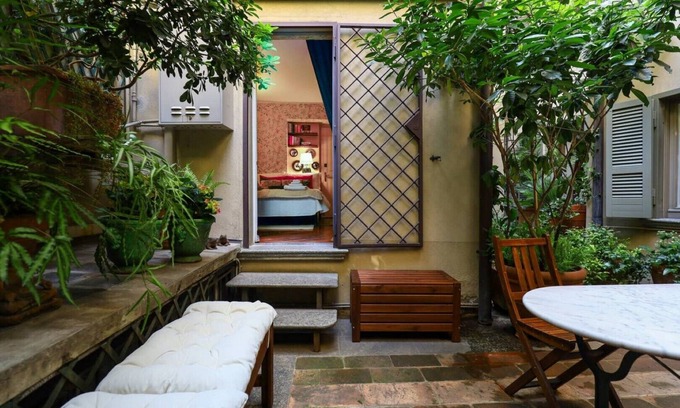 Brera Apartment | Serene COSY BRERA: Peaceful Retreat with Terrace & Breakfast