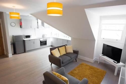 Brentwood Apartment | Charming & Bright 1 Bed Flat - Pet and Child Friendly