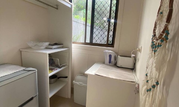Buddina Apartment | Cosy Buddina Beach Guest suite with access to adjacent yoga studio