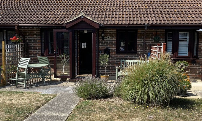 Middleton-on-Sea House | Charming Bungalow with Ocean View on Private Estate