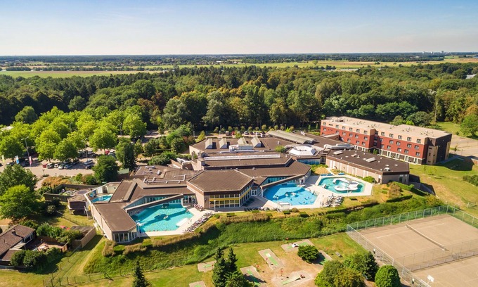 Arcen House | Inviting Bungalow Near De Maasduinen with Pool & Breakfast