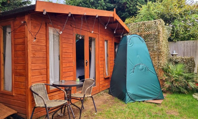 Newbury Park Cabin | Cozy Cabin with Free Parking Steps from Central London