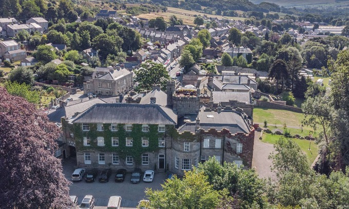 Eastgate Cottage | Charming Cave Retreat at Stanhope Castle with Spa & Breakfast