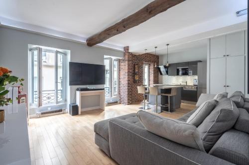 9th Arrondissement House | Cozy Room in Apartment - Central Paris Oasis with Amenities