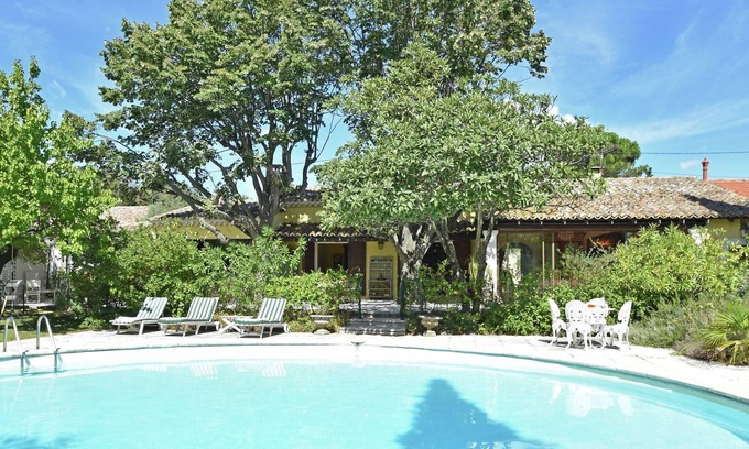 Villeneuve-les-Avignon Villa | Charming Chalet Steps from the Slopes with Pool Access