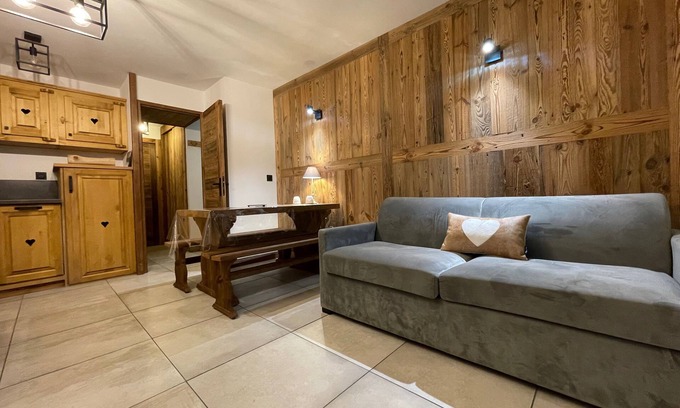 Pralognan-la-Vanoise Apartment | Chalet-Style Apartment with Pool & Slopeside Views