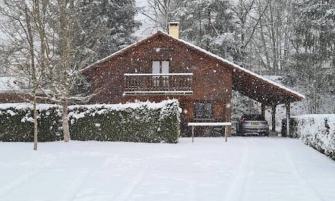 Faucompierre Ski Chalet | Cozy Chalet for 8 with Pool, Ocean Views & High Rating