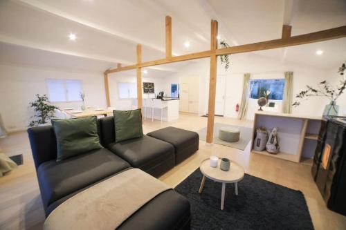 Somme-Leuze Ski Chalet | Charming Chalet Vue & Nature in Durbuy - Pet Friendly Retreat