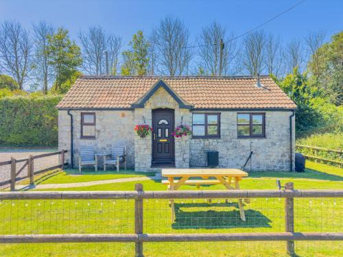 Kewstoke House | Inviting Seaside Cottage with Pet-Friendly Amenities