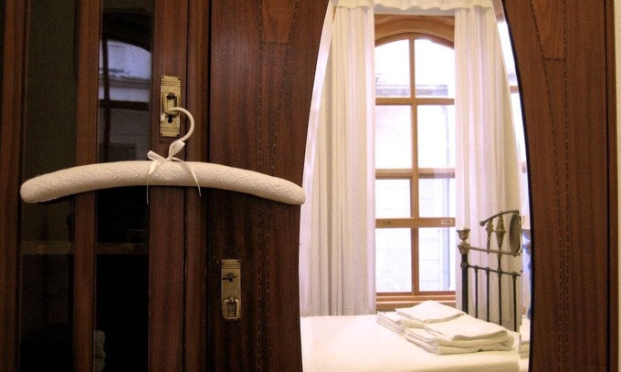 Beyoglu Apartment | Cozy Getaway with Gorgeous Terrace Views in Galata
