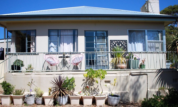 Port Lincoln House | Delightful Three-Bedroom Cottage with Ocean Views & Wifi