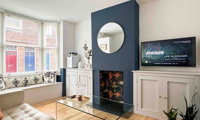 Canterbury Apartment | Modern City Centre Oasis - Perfect for Families & Friends