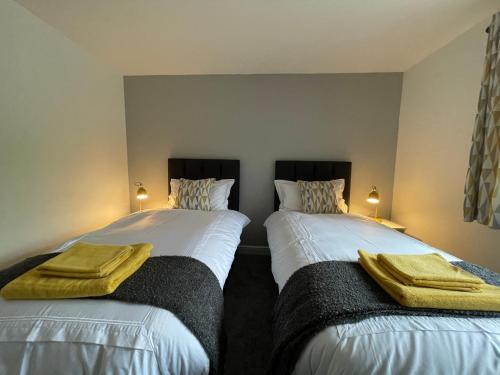 Worksop Apartment | Inviting Apartment with Parking & Child-Friendly Amenities