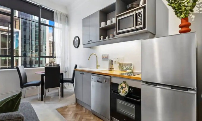 Auckland Central Business District House | Cozy Central Apartment: Family-Friendly with Breakfast & Kitchen