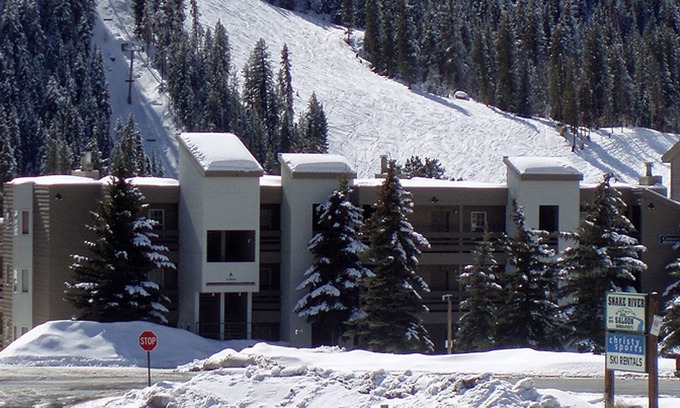 Mountain House Condo | Inviting Condo with Mountain Views & Spa Access Near Lifts