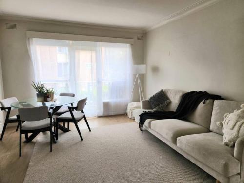 Williamstown Apartment | Cosy & Convenient Williamstown