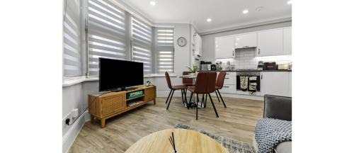 Livesey Apartment | Idyllic Retreat in Southwark, London for Families