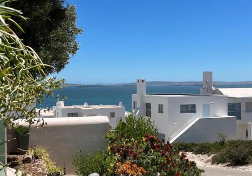 Paradise Beach Apartment | Charming Oceanfront Holiday Apartment for Two on Orpheus