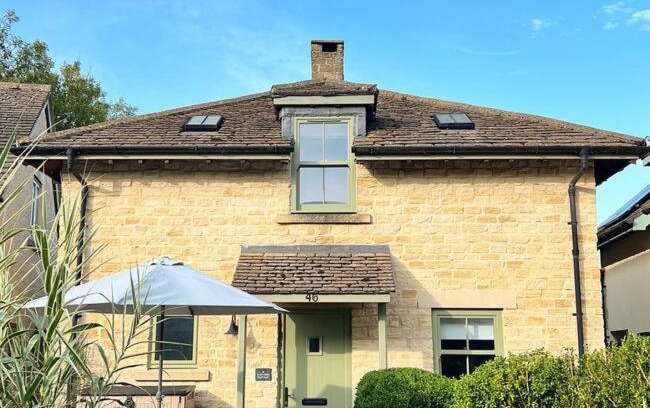 Cirencester House | Charming Jacobs Cottage - Pet-Friendly Retreat in Cotswold