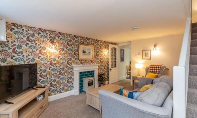 Bere Alston House | Charming Cottage Retreat in Tavistock - Pet Friendly & Rated 8.9