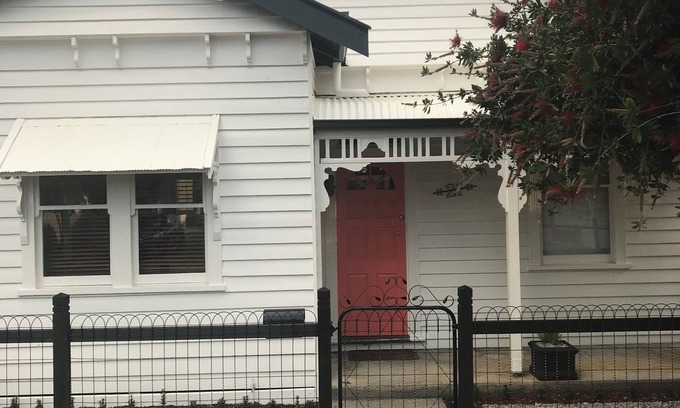 East Geelong House | Cosy cottage close to Geelong CBD and hospital precinct