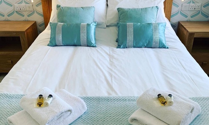Wick Cottage | Charming Cottage for Couples with Breakfast & Kitchen Access