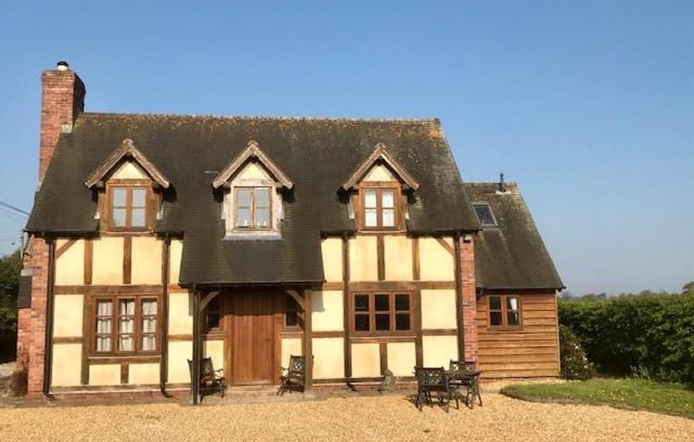 Cosford House | Charming Cottage Retreat in the Scenic Countryside