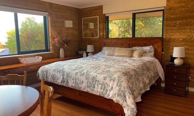 Drummond House | Charming Cottage Retreat Near Kyneton's Dining Delights