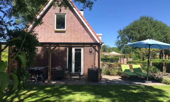 Veere House | Idyllic Cottage Retreat Near Beach with Family-Friendly Perks