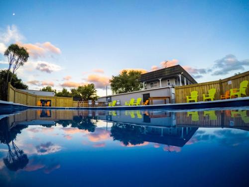 Rotorua Resort | Inviting Cosy Cottage Thermal Holiday Park with Ocean Views