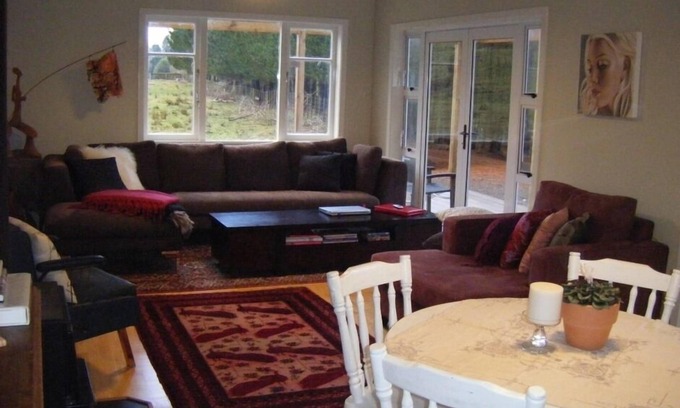 Raetihi House | Inviting Cottage on 10 Acres with Pool & Pet-Friendly Amenities