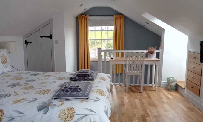 Morpeth Cottage | Inviting Cottage with Pool, Spa & Scenic Views
