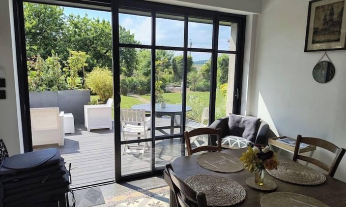 Mesbrecourt-Richecourt House | Cosy, country-style 3* gîte in the heart of Picardy's heritage, sleeps 5