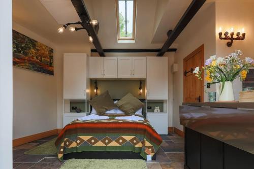 Grafton Regis Apartment | Inviting Countryside Retreat in Weiser - Pet Friendly Escape