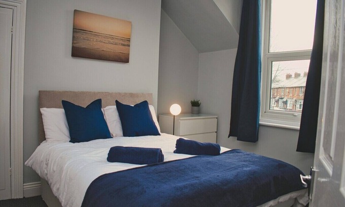 Sunderland House | Inviting 2-Bedroom House with Kitchen Near City Center