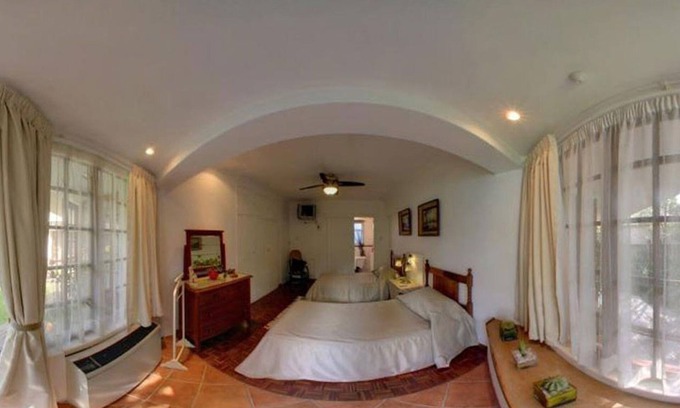 Edenvale House | Inviting Cosy Den B&B: Breakfast & Family Friendly Stay