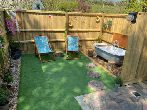 Ventnor Apartment | Pet-Friendly Lodge with Outdoor Bath on Isle of Wight