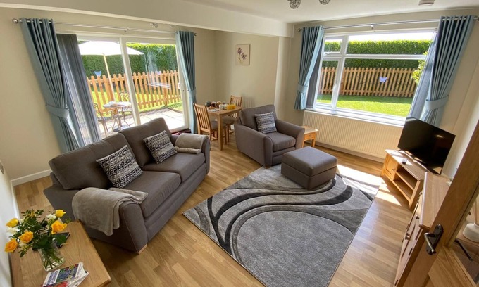 Brimpsfield House | Welcoming Dog-Friendly Annexe near Cheltenham & Cotswolds