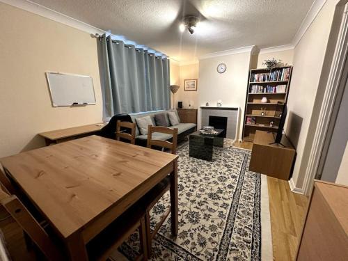 Bromley Common and Keston Apartment | Cozy One Bedroom Hideaway - Guest Rated 8.7/10