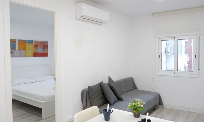 Collblanc y La Torrassa Apartment | Convenient Marbarcelona Apartments Near Airport Amenities