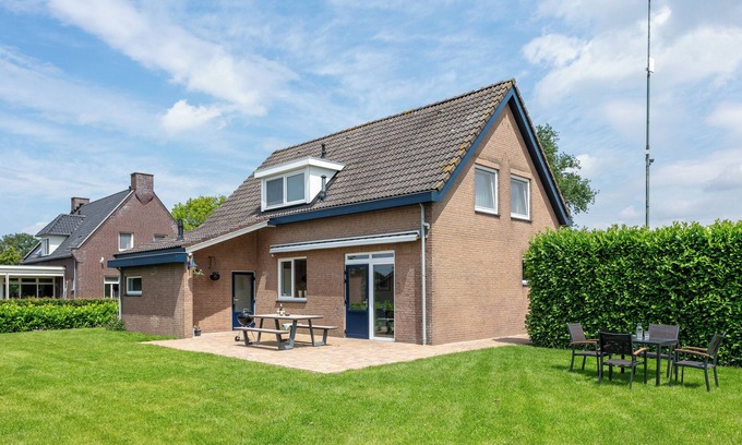 Oploo House | Charming Family Retreat with Kitchen Near the Farm