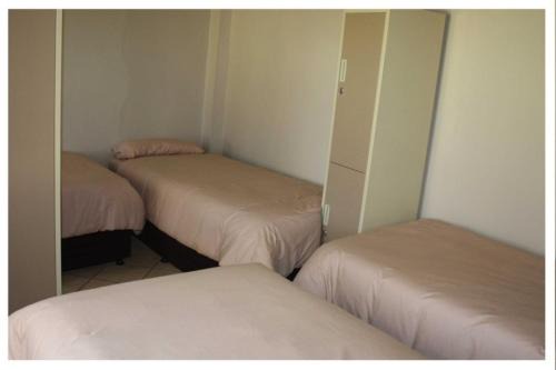 Lephalale House | Cozy Abuelita Guesthouse with Hot Tub for Family Fun