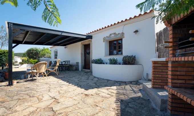 Sao Clemente House | Charming 4-Star Farmhouse Quinta da Eira with Pool & Pets