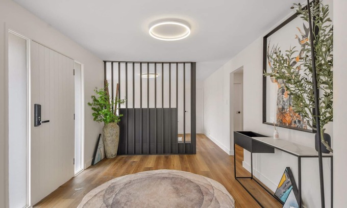 Katoomba House | Inviting Firepit Retreat Near Town Center & Attractions