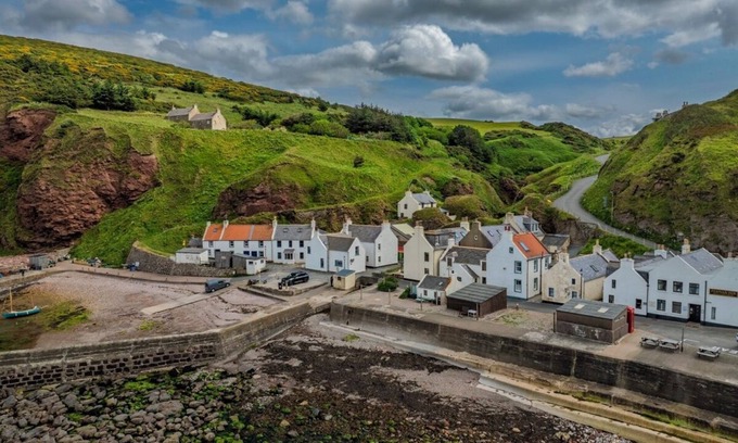 Fraserburgh Cottage | Charming Fisherman's Cottage on Pennan Seafront Awaiting You
