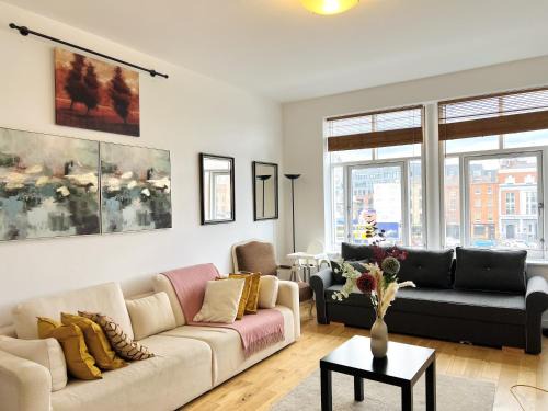 Temple Bar Apartment | Stylish Apartment at Temple Bar with Riverside Views