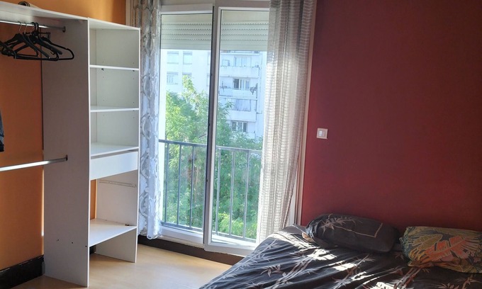 Gournay-sur-Marne Apartment | Cozy Flat for 5 near Paris & Disneyland with Breakfast