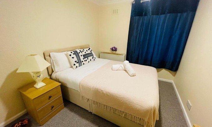 St Neots House | Cozy Flat: Your Perfect Getaway Awaits