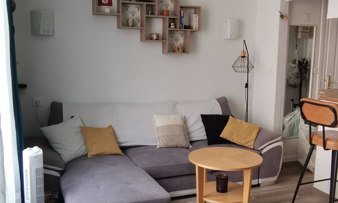 Colombes Apartment | Charming Flat in Colombes with Spa and Breakfast Near Paris